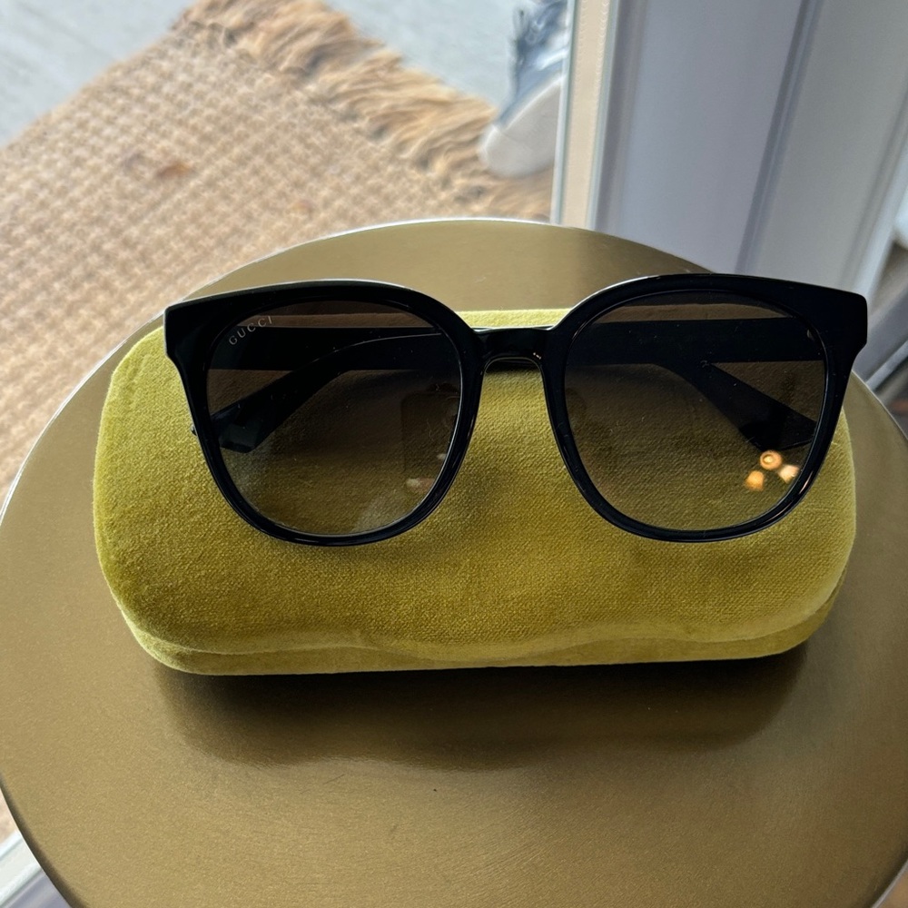 Gucci Black Oversized Round Sunglasses with Gradient Lenses